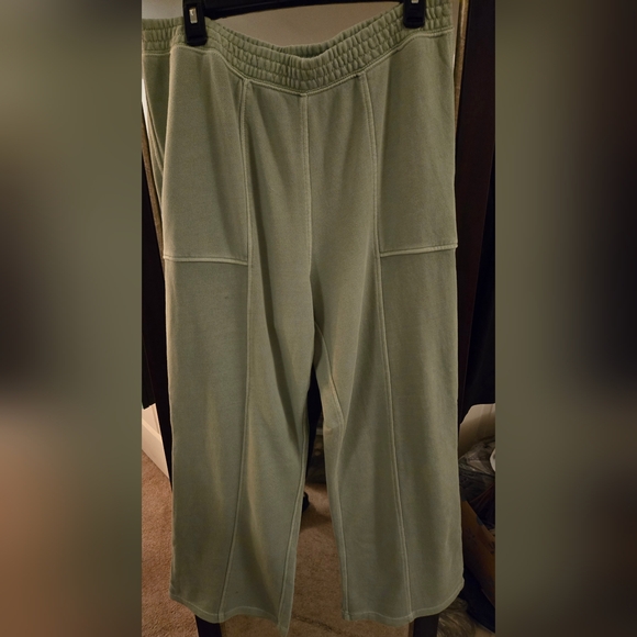 aerie Pants - Aerie Wom.Olive Green Knit V Neck Sweatshirt And Flared Sweatpants. MATCHING SET